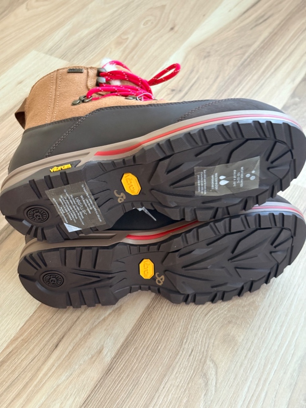 UGG bracken hiking boots feature chestnut suede uppers and vibrant red laces. - Picture 4 of 9